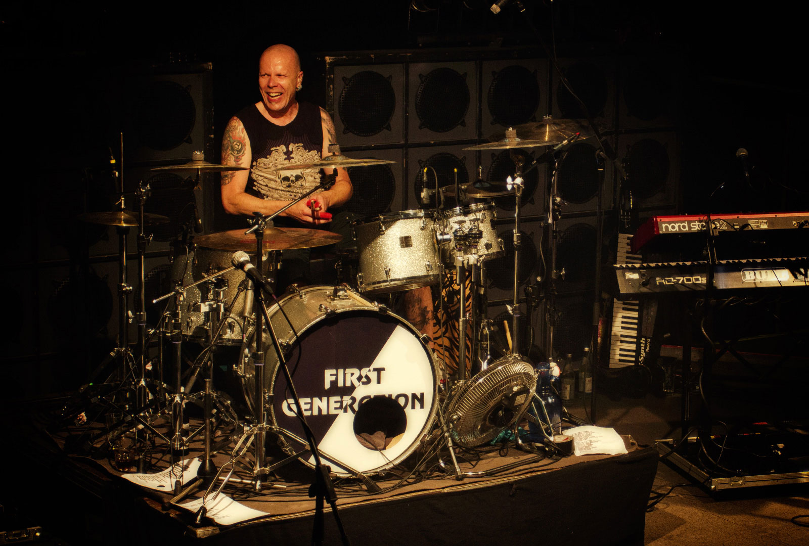 Schlagzeuger Dominik Hülshorst hat Spaß.